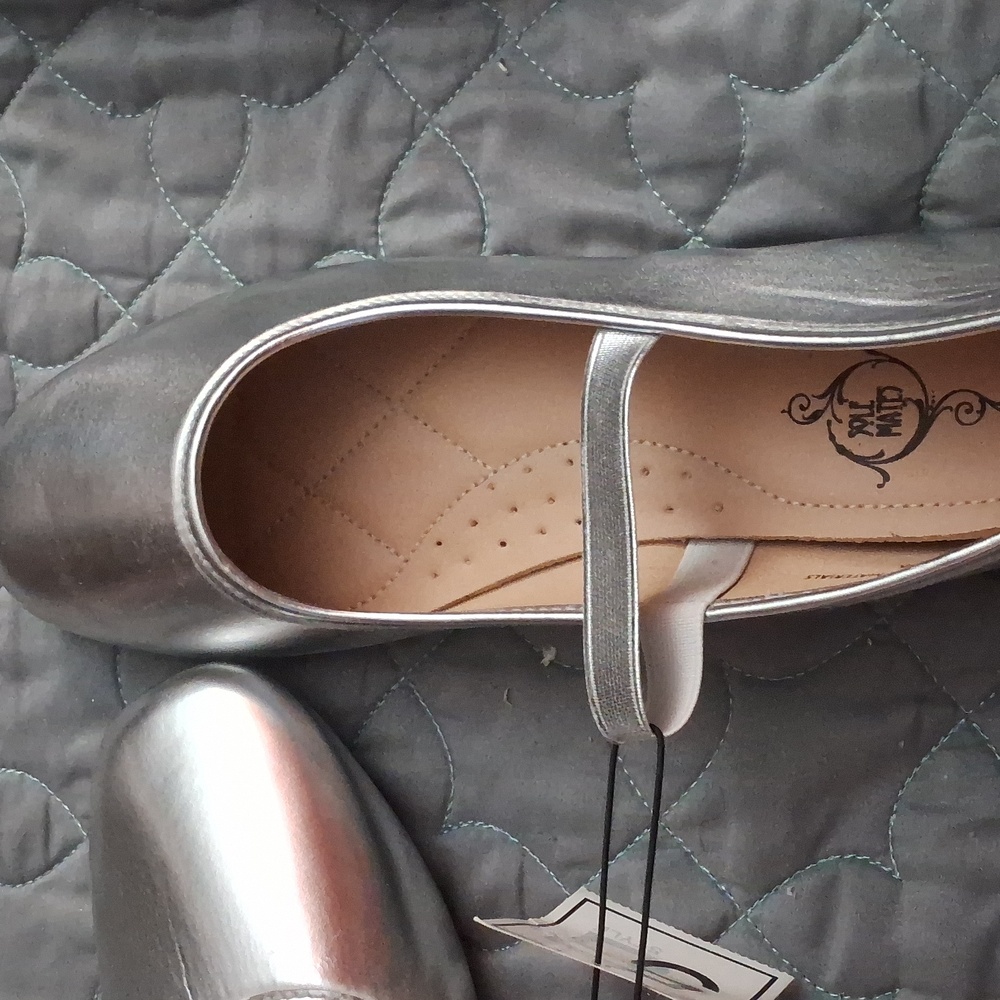 Sole Mates Silver Flats-Size::10 - Picture 2 of 4